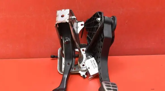 Volkswagen Golf Plus Accelerator throttle pedal 1K0721796K