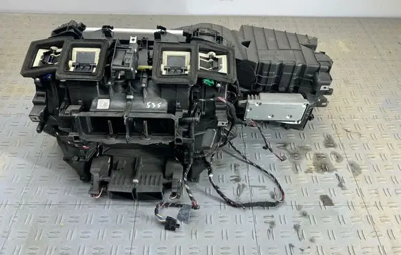 BMW 5 F10 F11 Interior heater climate box assembly V7411