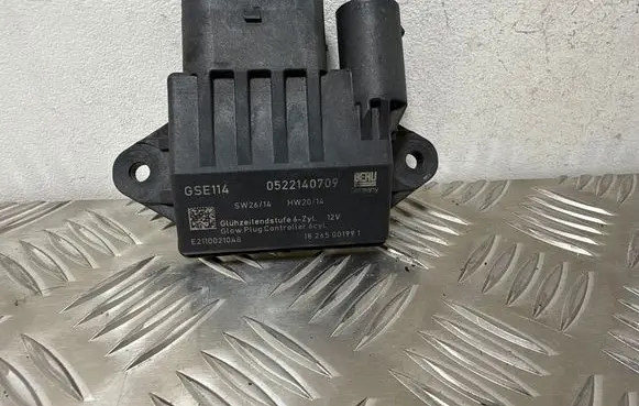 Mercedes-Benz ML W164 Glow plug pre-heat relay 0522140709 18265001991 E2110021048