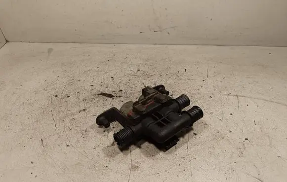 BMW X5 F15 Coolant heater control valve 6910544