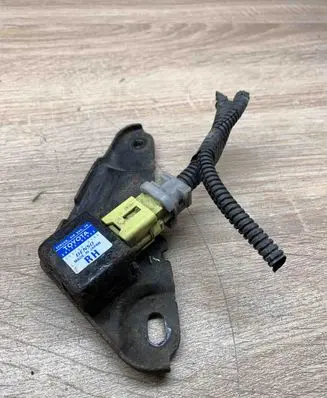 Toyota Avensis Verso Airbag deployment crash/impact sensor 8917347040 2521000150 USED