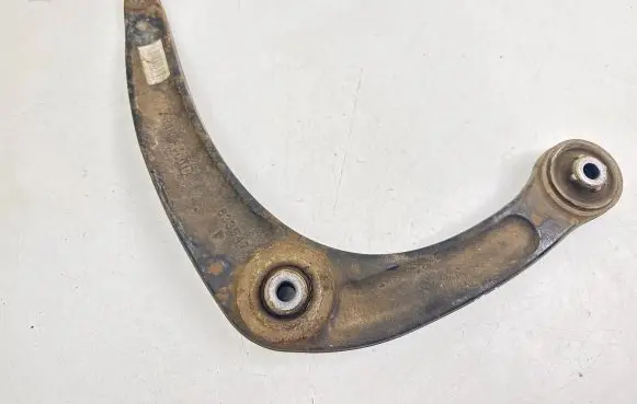 Citroen C4 II Front lower control arm/wishbone 833547