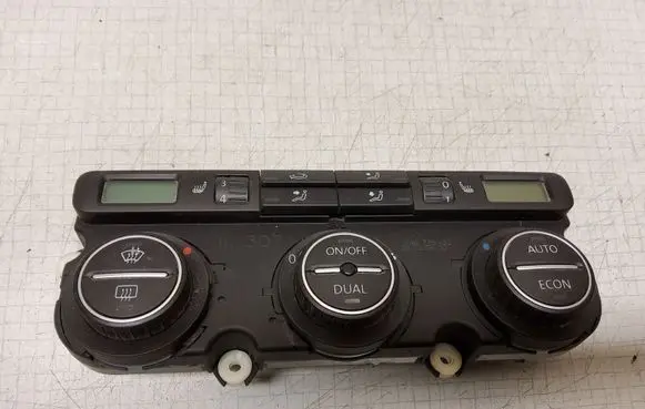 Volkswagen PASSAT B6 Climate control unit 74677532