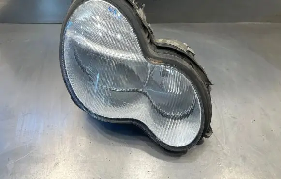 Mercedes-Benz C W203 Headlight/headlamp A2038200261 0301166202