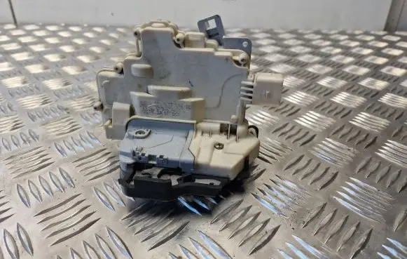 Audi A4 S4 B7 8E 8H Front door lock 8E1837016AA