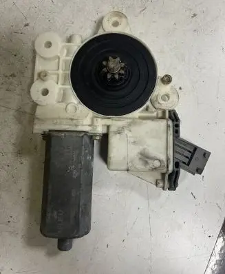 Toyota Avensis T250 Front door window regulator motor 992045100 999060101 101031120