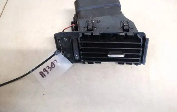 Audi A6 S6 C5 4B Dash center air vent grill 4b1820902