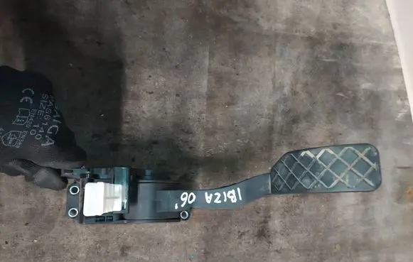 Seat Ibiza III (6L) Accelerator throttle pedal 0280755059 882201642YB3 6Q2721503HDS