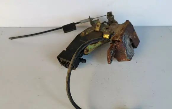 Toyota Previa (XR30, XR40) II Loading door lock 