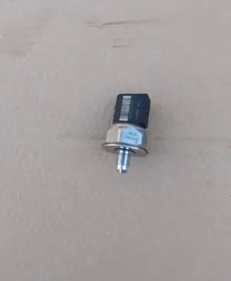 Volkswagen Touran I Fuel pressure regulator 3GDI0025 AM2318040701 2318040701