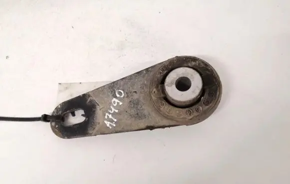 Peugeot 407 Engine mount bracket