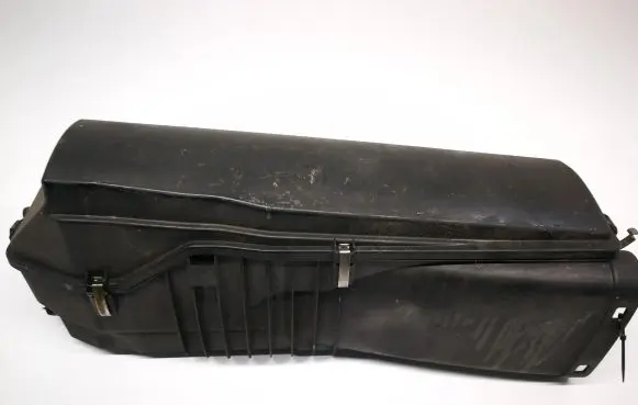 Mercedes-Benz E W211 Air filter box A6460900601