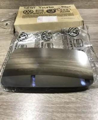 Seat Toledo I (1L) Wing mirror glass 1L0857522D