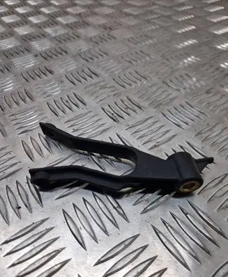Radiator mount bracket