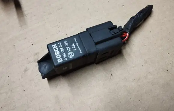 Chrysler Sebring (JS) Glow plug pre-heat relay 05033351AA