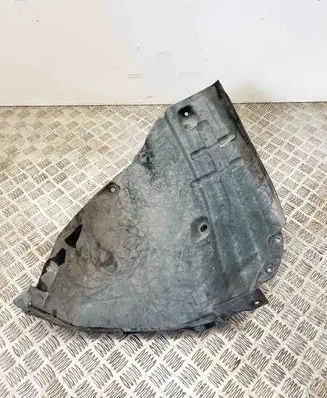 Front wheel arch liner splash guards