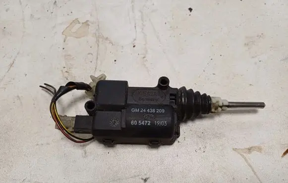 Opel Vectra C Central locking motor 24438209
