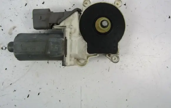 BMW X3 E83 Front door window regulator motor 