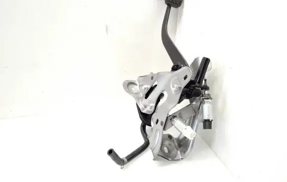 Suzuki Swift III Clutch pedal 52R5