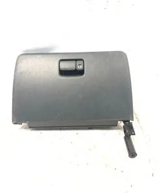 Suzuki Grand Vitara I Glove box