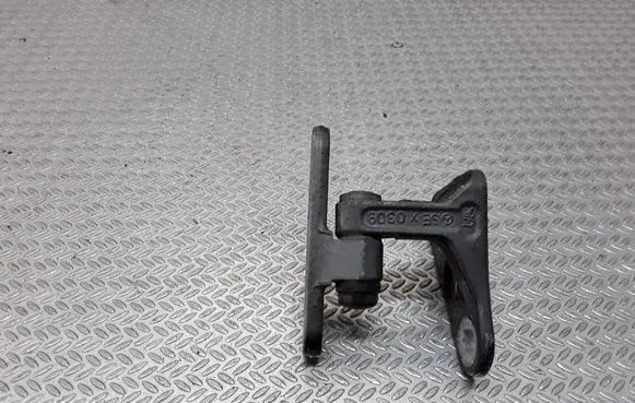Mercedes-Benz E W211 Front door lower hinge 