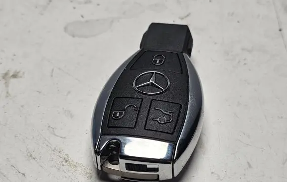Mercedes-Benz E C207 W207 Ignition key/card 