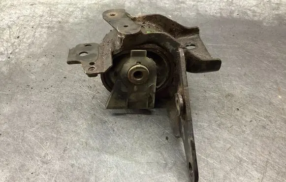 Toyota Corolla Verso AR10 Engine mount bracket