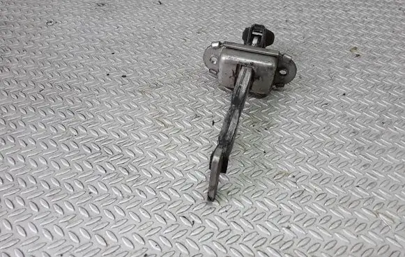 Toyota Yaris Rear door check strap stopper