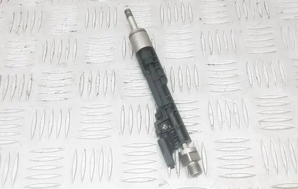 BMW 5 F10 F11 Fuel injector 7597870