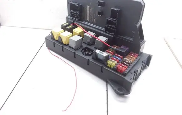 Mercedes-Benz Sprinter W906 Fuse module A9069003502 A9065454701