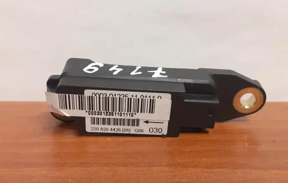 Mercedes-Benz S W220 Airbag deployment crash/impact sensor 7149 2208204426