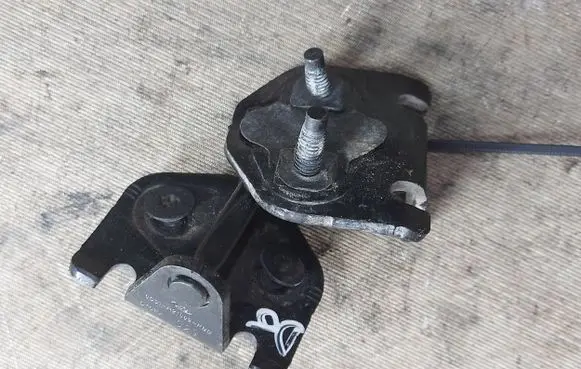 Ford S-MAX Rear door lock loop/hook striker 6G91R21982FBB