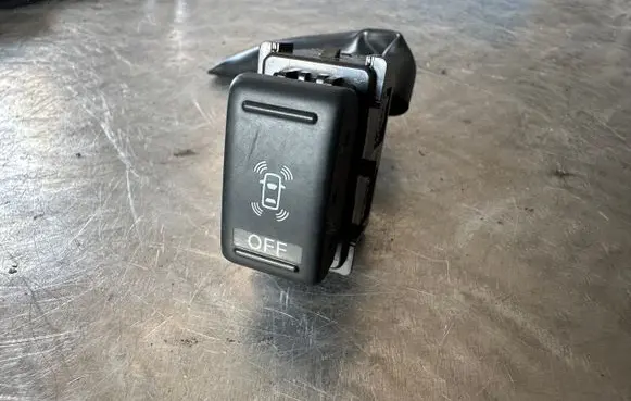 Renault Koleos I Alarm switch 