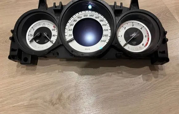 Mercedes-Benz C W204 Speedometer (instrument cluster) A2049004108 A2C33221600 2049004108