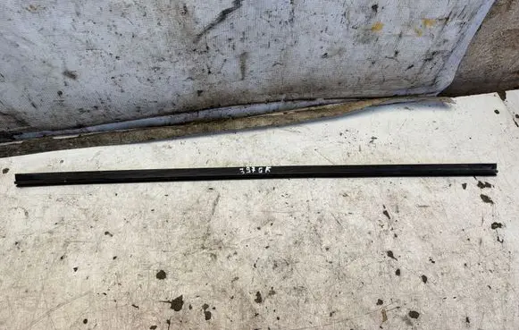 Volkswagen Sharan Rubber seal rear door window/glass