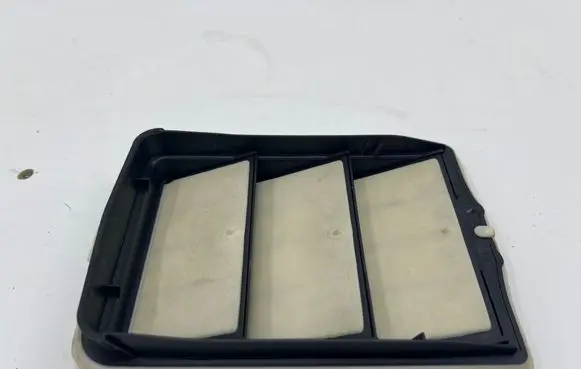 Peugeot 3008 III Quarter panel pressure vent 9831031680