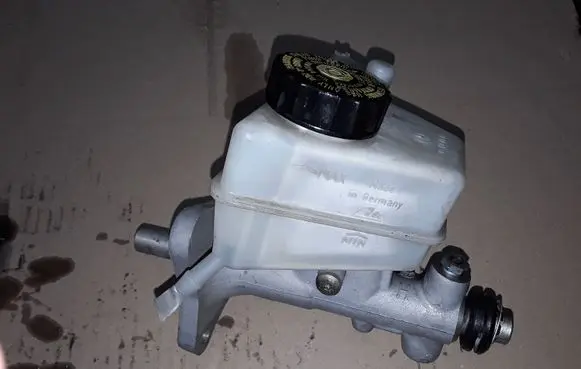 Mercedes-Benz CLK A209 C209 Master brake cylinder A2044300002