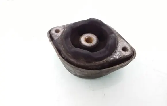 Volkswagen PASSAT B5.5 Engine mount bracket