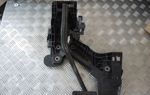 Jeep Wrangler Accelerator throttle pedal 04581893AD