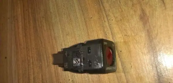 Passenger airbag on/off switch