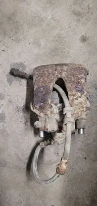 Volkswagen Polo IV 9N3 Front brake caliper