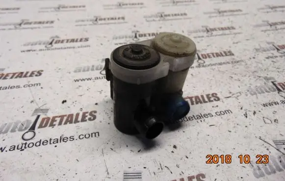 Honda CR-V Windscreen/windshield washer pump