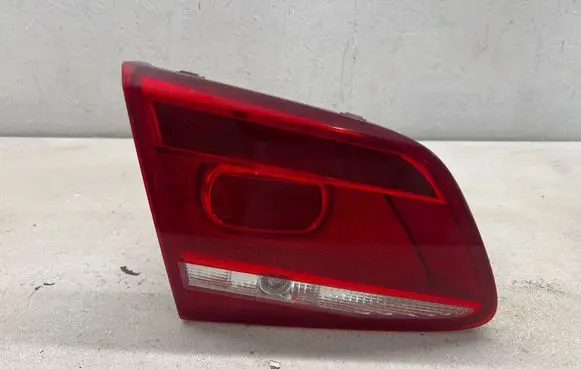 Volkswagen PASSAT B7 Tailgate rear/tail lights 