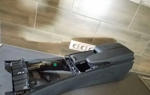 Mercedes-Benz C W204 Armrest A2046800150