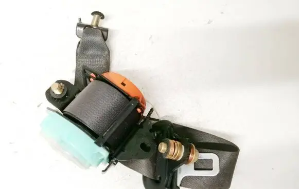 Middle seatbelt (rear)