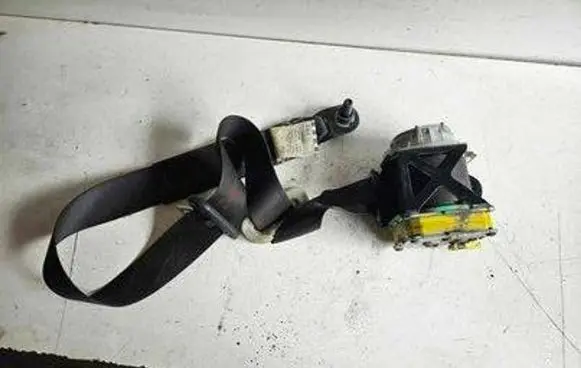 Toyota Urban Cruiser (XP110) Front seatbelt 0438118