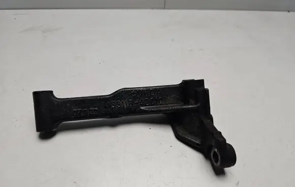 Toyota RAV 4 (XA30) Engine mounting bracket 3311842010