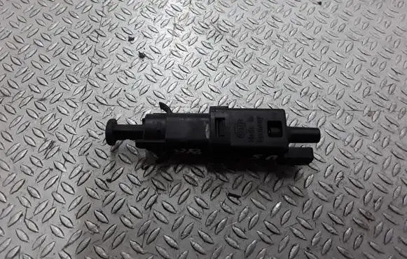 Volvo S70 V70 V70 XC Brake pedal sensor switch 9146505