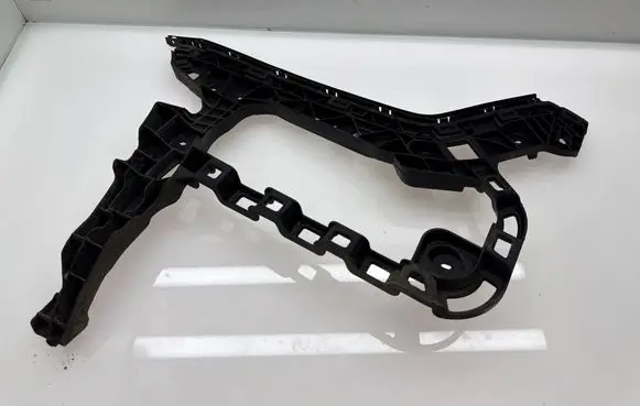 Rear bumper mounting bracket