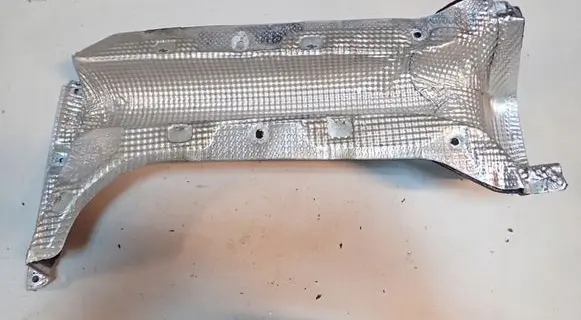 Volkswagen PASSAT B8 Exhaust heat shield 5Q0825755A